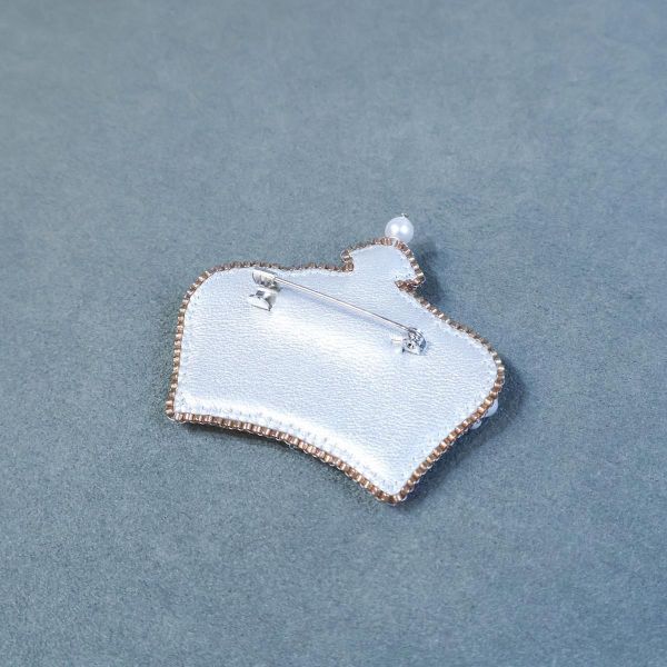 加官進爵別針 手工刺繡胸針,珠繡胸針,施華洛世奇胸針,手工飾品,精品胸針,台灣設計品牌,珍珠胸針,精緻飾品,禮物推薦,高質感配件