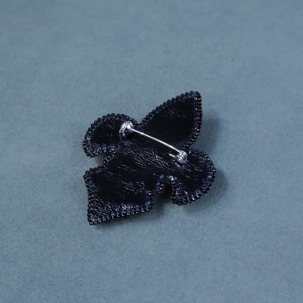 什麼形狀別針 手工刺繡胸針,珠繡胸針,施華洛世奇胸針,手工飾品,精品胸針,台灣設計品牌,珍珠胸針,精緻飾品,禮物推薦,高質感配件