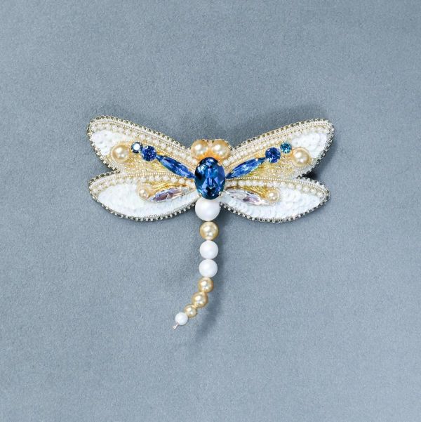 金色蜻蜓別針 手工刺繡胸針,珠繡胸針,施華洛世奇胸針,手工飾品,精品胸針,台灣設計品牌,珍珠胸針,精緻飾品,禮物推薦,高質感配件