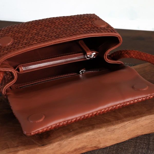 【Allan K】Caroline DJ 皮革編織包（焦糖棕） 皮包,皮革,皮革編織,牛皮,肩背包,手工皮革編織,手工,包包