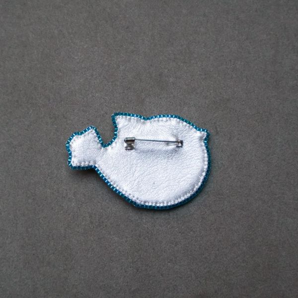 胖鳥小飛飛別針 手工刺繡胸針 / 珠繡胸針 / 施華洛世奇胸針 / 手工飾品 / 精品胸針 / 台灣設計品牌 / 珍珠胸針 / 精緻飾品 / 禮物推薦 / 高質感配件