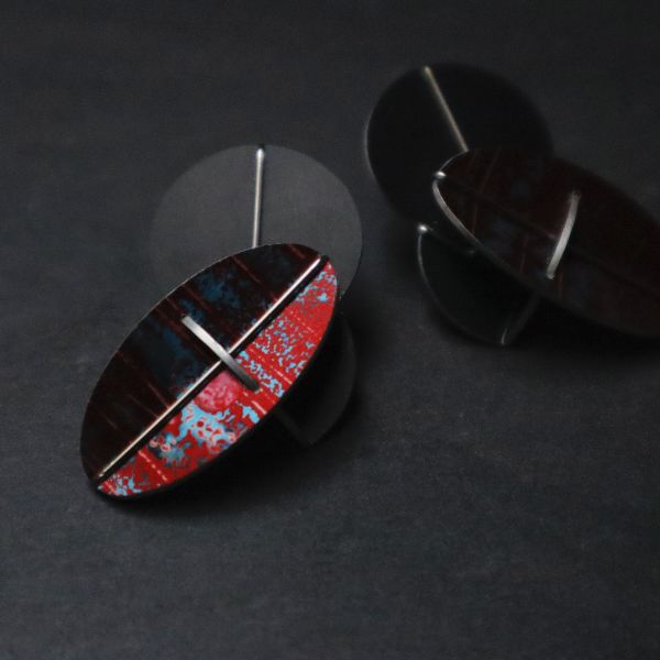 【江枚芳 Meifang Chiang Metal Arts】折葉耳夾式耳環   PICKING  LEAVES 耳環,耳夾,鋁,陽極處裡
