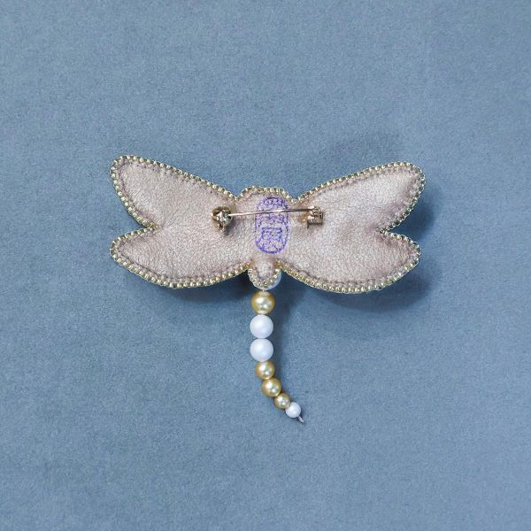 金色蜻蜓別針 手工刺繡胸針,珠繡胸針,施華洛世奇胸針,手工飾品,精品胸針,台灣設計品牌,珍珠胸針,精緻飾品,禮物推薦,高質感配件