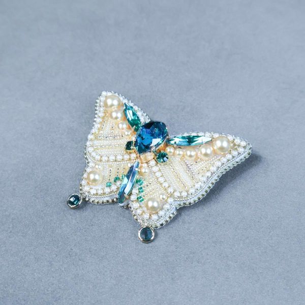 翠綠蝴蝶別針 手工刺繡胸針,珠繡胸針,施華洛世奇胸針,手工飾品,精品胸針,台灣設計品牌,珍珠胸針,精緻飾品,禮物推薦,高質感配件