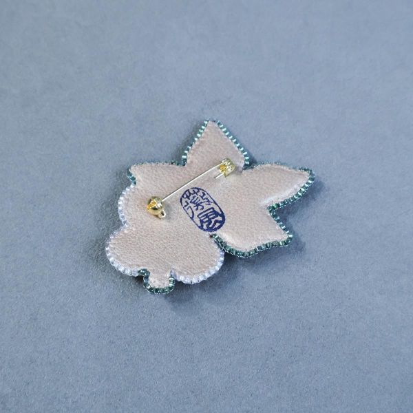 一枝花別針 手工刺繡胸針,珠繡胸針,施華洛世奇胸針,手工飾品,精品胸針,台灣設計品牌,珍珠胸針,精緻飾品,禮物推薦,高質感配件