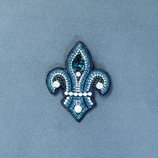 什麼形狀別針 手工刺繡胸針,珠繡胸針,施華洛世奇胸針,手工飾品,精品胸針,台灣設計品牌,珍珠胸針,精緻飾品,禮物推薦,高質感配件