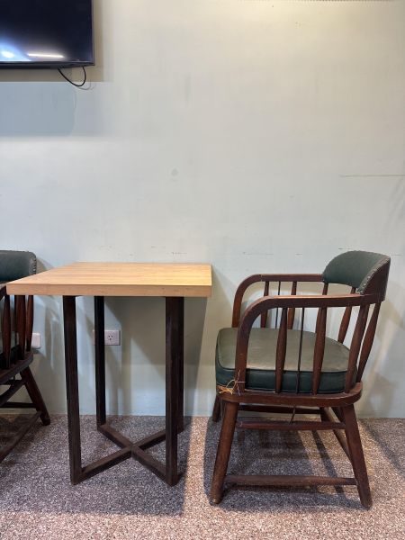 【二手讓藏】綠色咖啡椅 