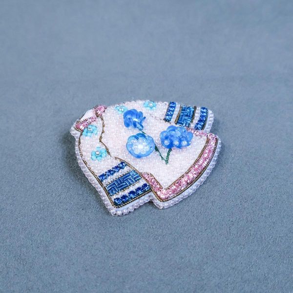 小棉襖別針 手工刺繡胸針,珠繡胸針,施華洛世奇胸針,手工飾品,精品胸針,台灣設計品牌,珍珠胸針,精緻飾品,禮物推薦,高質感配件