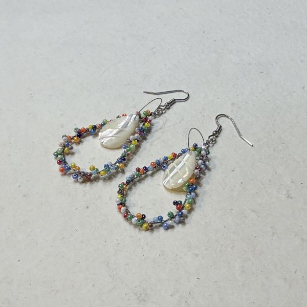 【藍珊瑚】捷克玻璃鐘螺耳環 捷克玻璃,鐘螺,耳環,海洋廢物,魚骨,骨頭,藍珊瑚,珊瑚,不鏽鋼