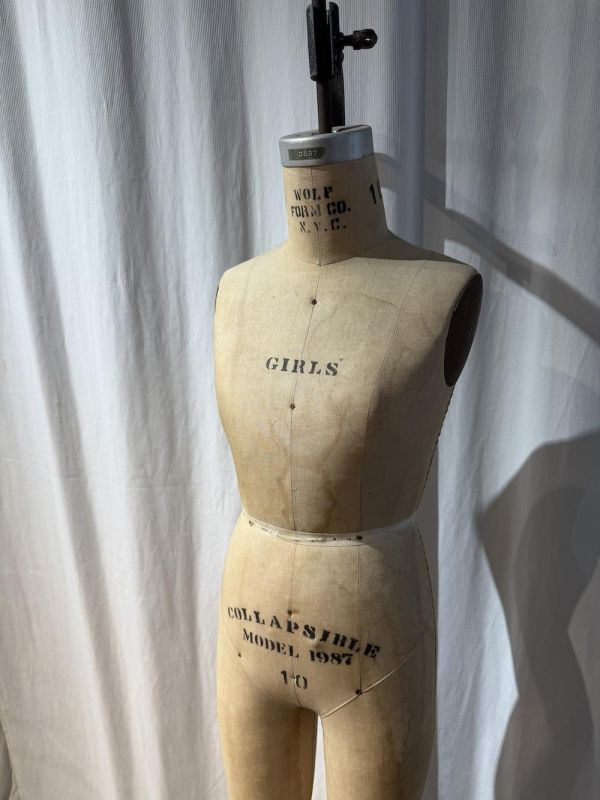 【二手讓藏】古董童裝人檯 