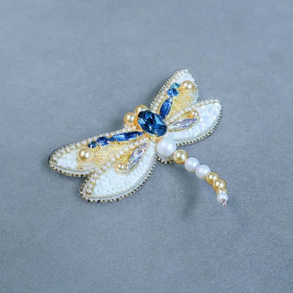 金色蜻蜓別針 手工刺繡胸針,珠繡胸針,施華洛世奇胸針,手工飾品,精品胸針,台灣設計品牌,珍珠胸針,精緻飾品,禮物推薦,高質感配件