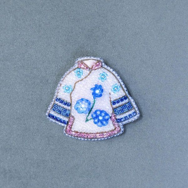 小棉襖別針 手工刺繡胸針,珠繡胸針,施華洛世奇胸針,手工飾品,精品胸針,台灣設計品牌,珍珠胸針,精緻飾品,禮物推薦,高質感配件