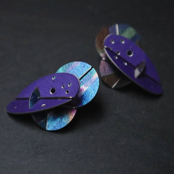 【江枚芳 Meifang Chiang Metal Arts】折葉耳夾式耳環   PICKING  LEAVES 耳環,耳夾,鋁,陽極處裡