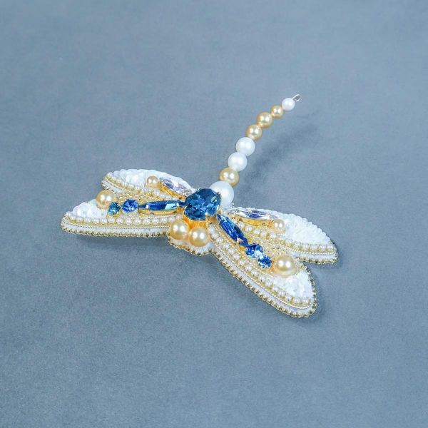金色蜻蜓別針 手工刺繡胸針,珠繡胸針,施華洛世奇胸針,手工飾品,精品胸針,台灣設計品牌,珍珠胸針,精緻飾品,禮物推薦,高質感配件