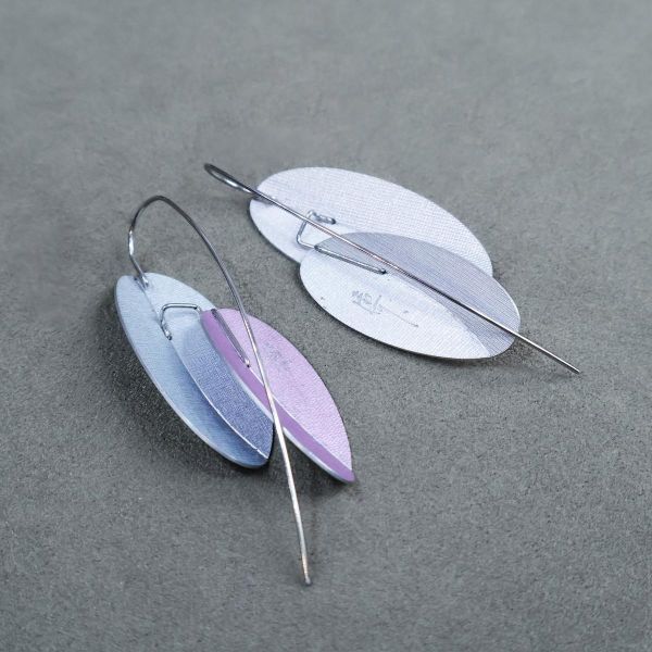 【江枚芳 Meifang Chiang Metal Arts】折葉耳針式耳環 Folded Leaves 耳環,耳勾,鋁,陽極處裡
