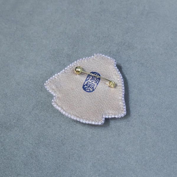 小棉襖別針 手工刺繡胸針,珠繡胸針,施華洛世奇胸針,手工飾品,精品胸針,台灣設計品牌,珍珠胸針,精緻飾品,禮物推薦,高質感配件