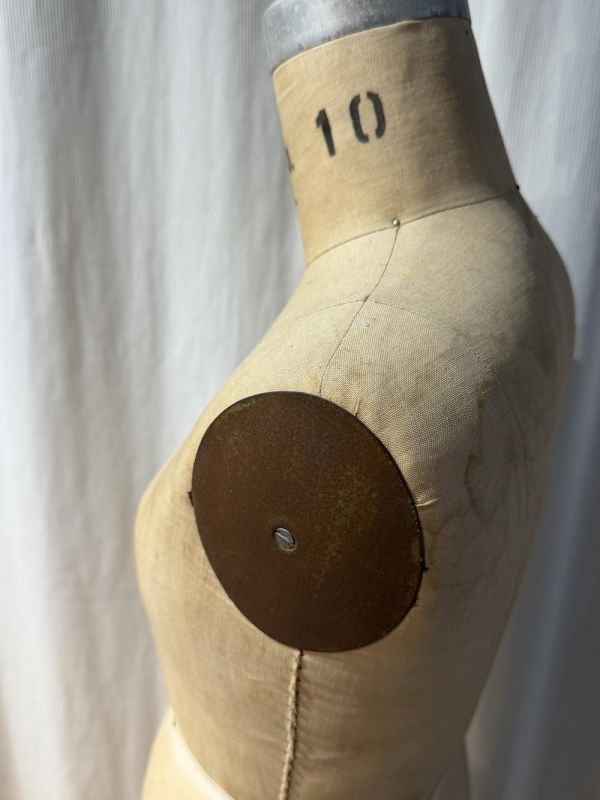 【二手讓藏】古董童裝人檯 