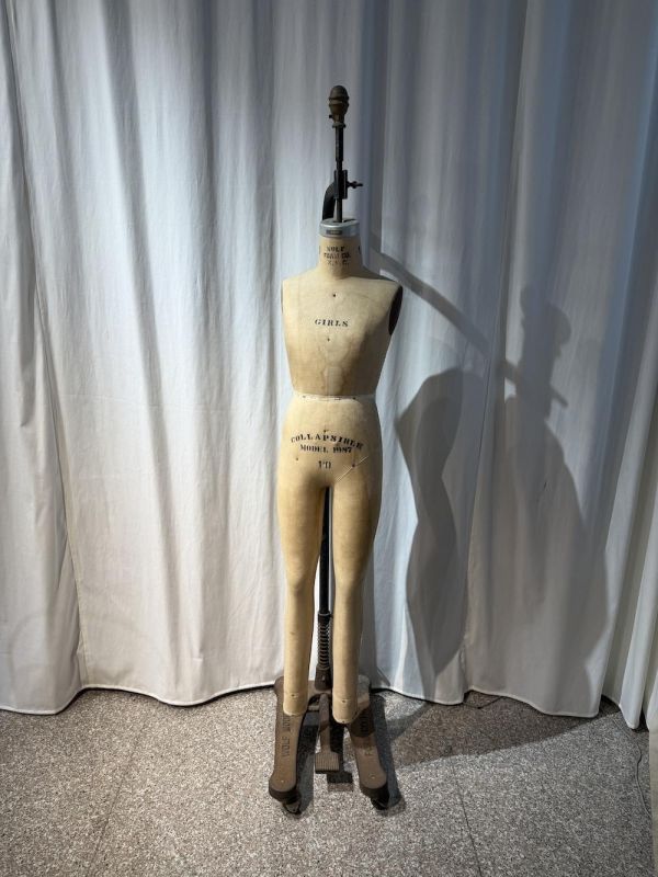 【二手讓藏】古董童裝人檯 