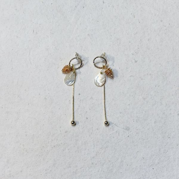 【藍珊瑚】松果珍珠貝耳環 松果,耳環,海洋廢物,魚骨,骨頭,珍珠貝,藍珊瑚,珊瑚,黃銅