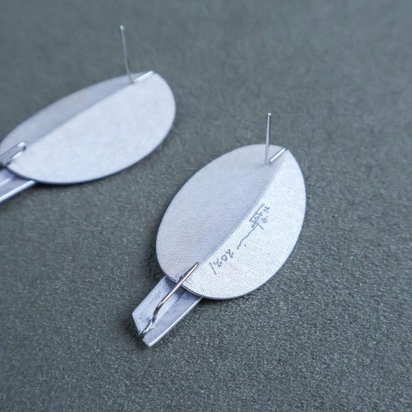 【江枚芳 Meifang Chiang Metal Arts】折葉耳針式耳環 Folded Leaves 耳環,耳勾,鋁,陽極處裡