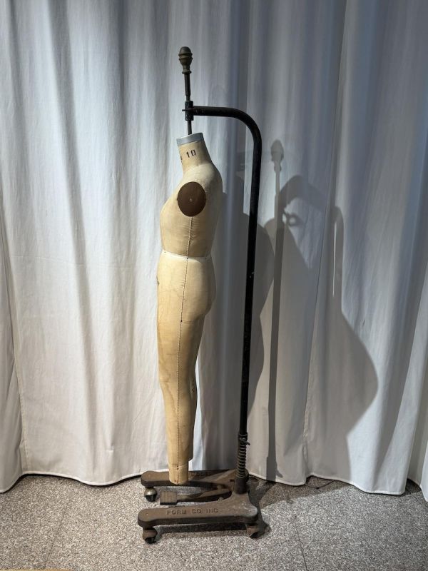 【二手讓藏】古董童裝人檯 