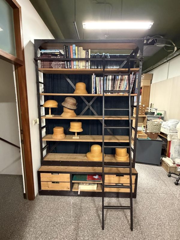 【二手讓藏】工業書架/含可鈎式鐵梯 