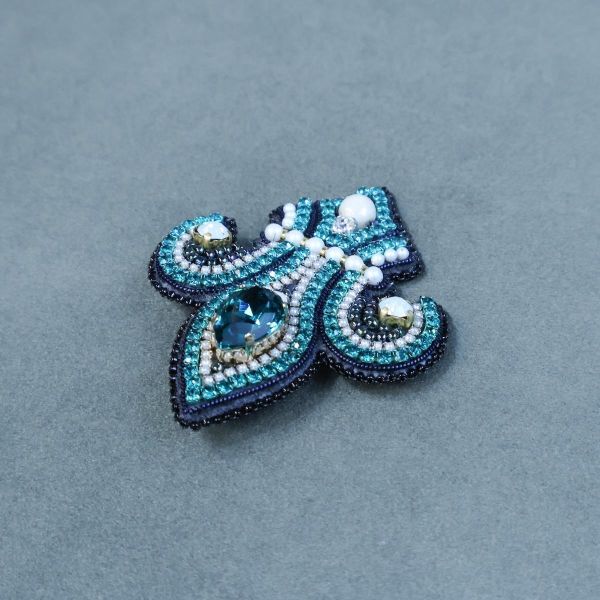 什麼形狀別針 手工刺繡胸針,珠繡胸針,施華洛世奇胸針,手工飾品,精品胸針,台灣設計品牌,珍珠胸針,精緻飾品,禮物推薦,高質感配件
