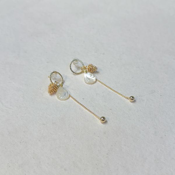 【藍珊瑚】松果珍珠貝耳環 松果,耳環,海洋廢物,魚骨,骨頭,珍珠貝,藍珊瑚,珊瑚,黃銅