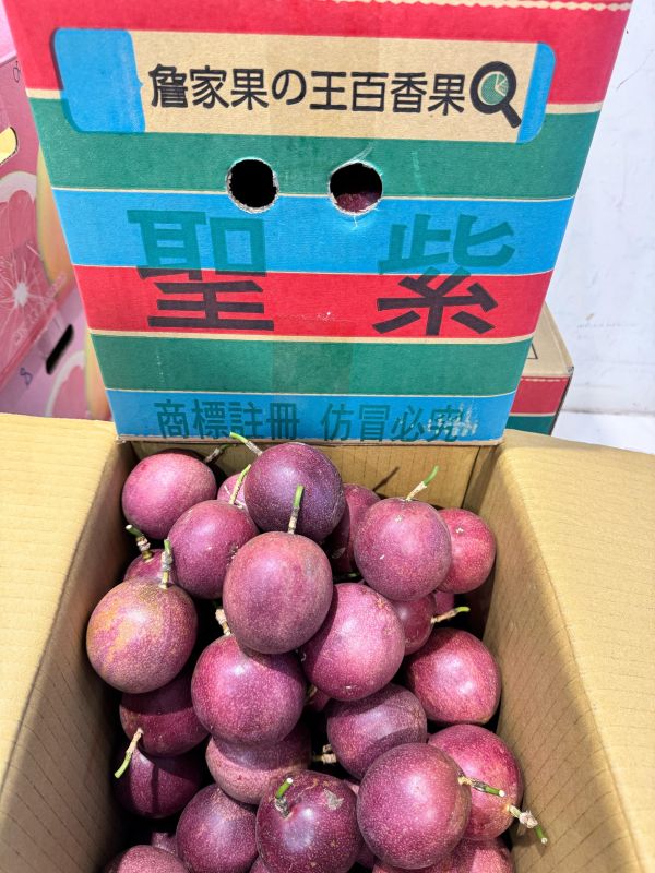 850元一箱名牌純甜聖紫-大顆百香果 