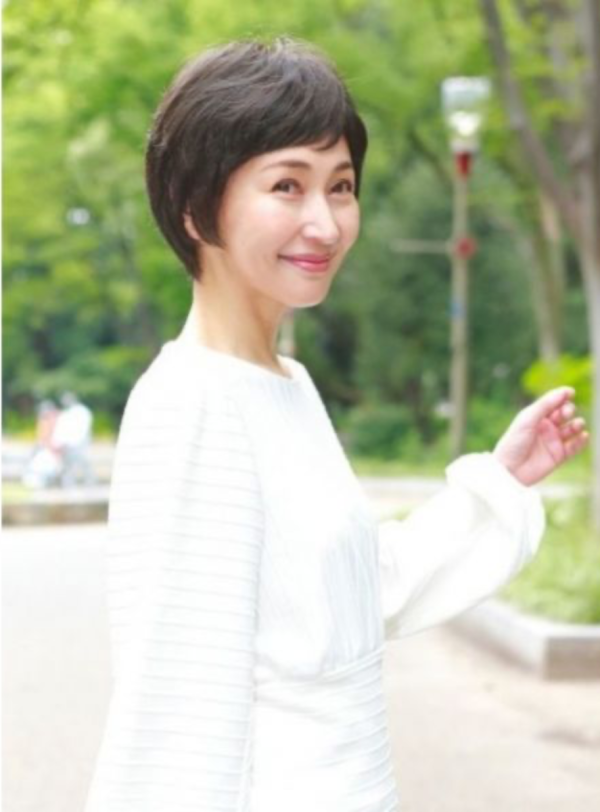 短髮用補髮遮白髮片｜新型記憶絲+圓形型人工頭皮 ｜髮質自然超逼真 日本進口 染髮,遮白髮,補髮,頭頂補髮片,遮白髮片,日本遮白髮,抗菌假髮片,防臭髮片,大面積遮白髮,可調整假髮片,不拉扯髮扣,舒適髮片,白髮遮蓋神器,固定扣髮片