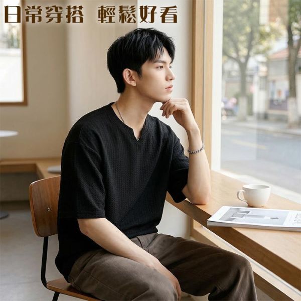 日韓系立體坑條 寬鬆小V領短袖T恤 坑條上衣,小V領,V領T恤,日韓上衣,短袖T恤,寬鬆T恤,叫阿潮