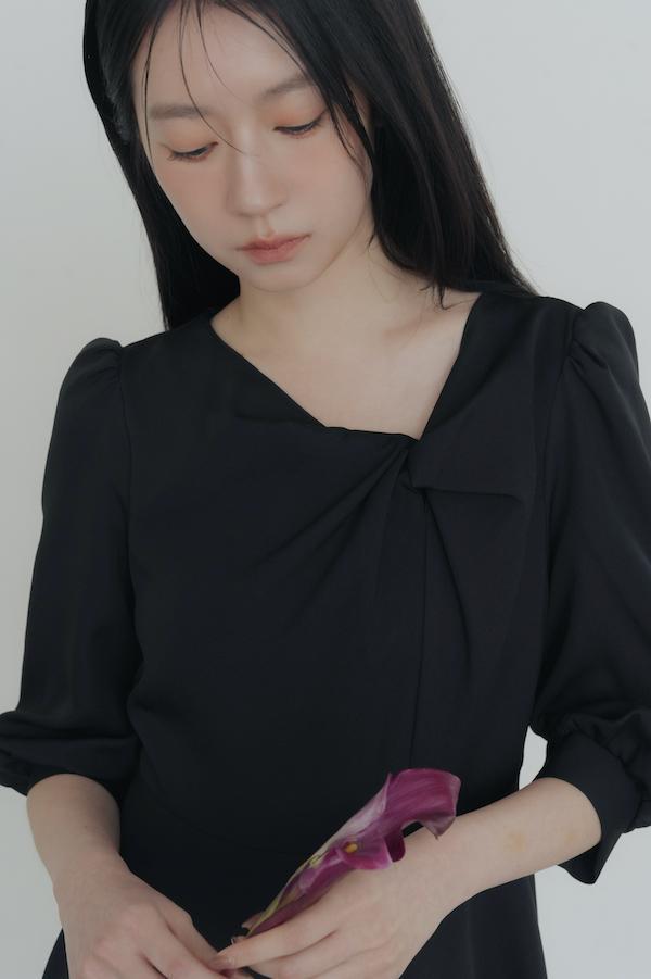 領口扭結七分袖洋裝(黑) 