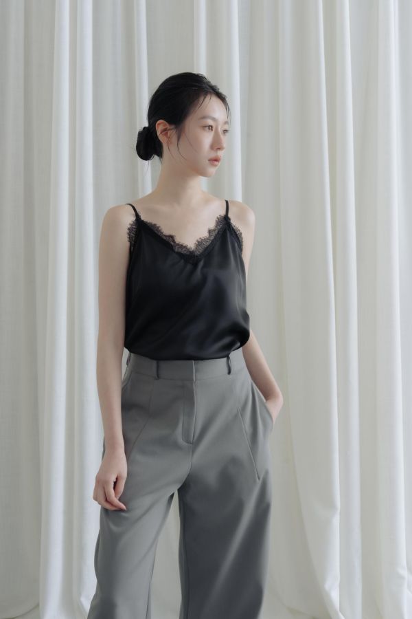 可調肩帶蕾絲緞面背心(黑) 