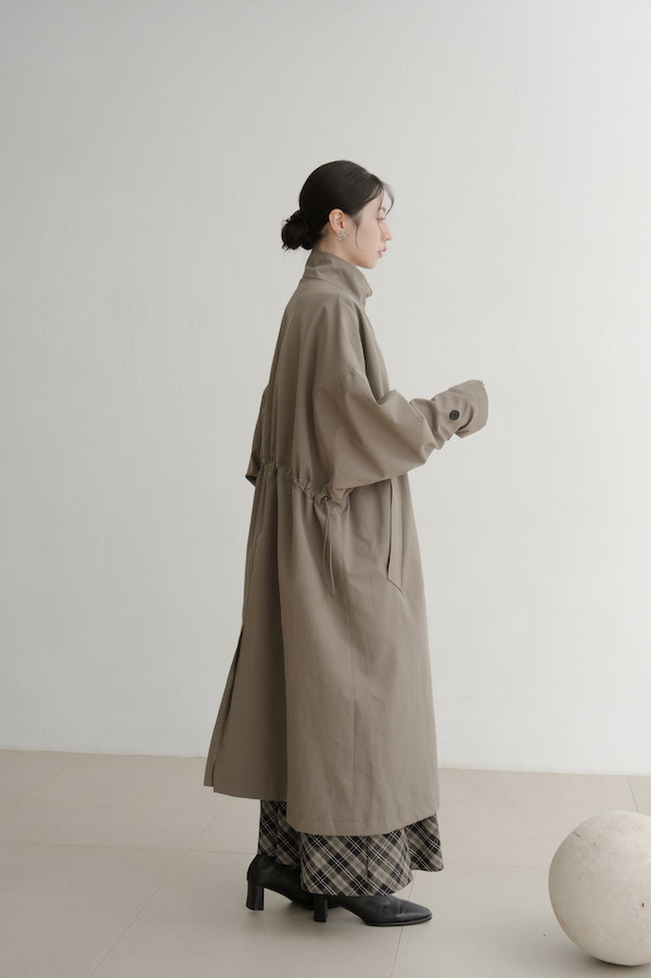 大翻領後腰縮織風衣外套(卡其) 