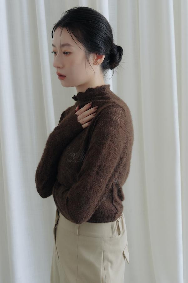 包領花朵蕾絲上衣(深咖) 