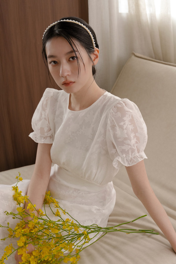 提花蕾絲小包袖長洋裝(白) 
