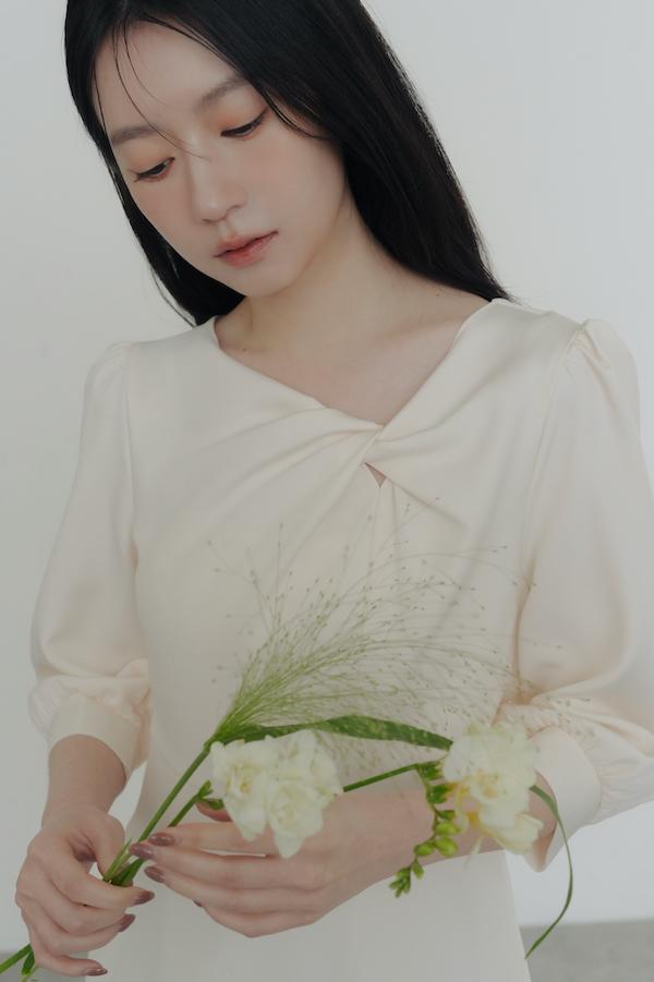 領口扭結七分袖洋裝(白) 