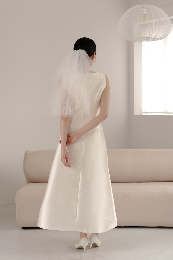 圓領無袖緞面輕婚紗(米白) 
