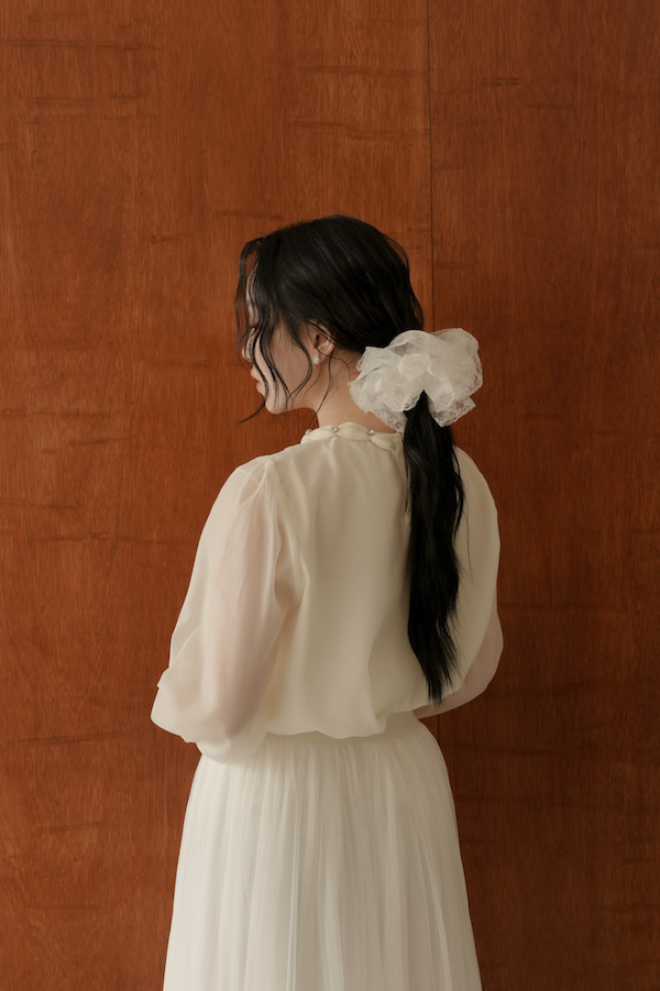 領口水鑽設計上衣(米白) 