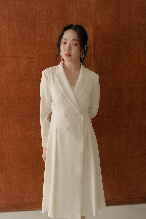 西裝領收腰設計大衣(白) 