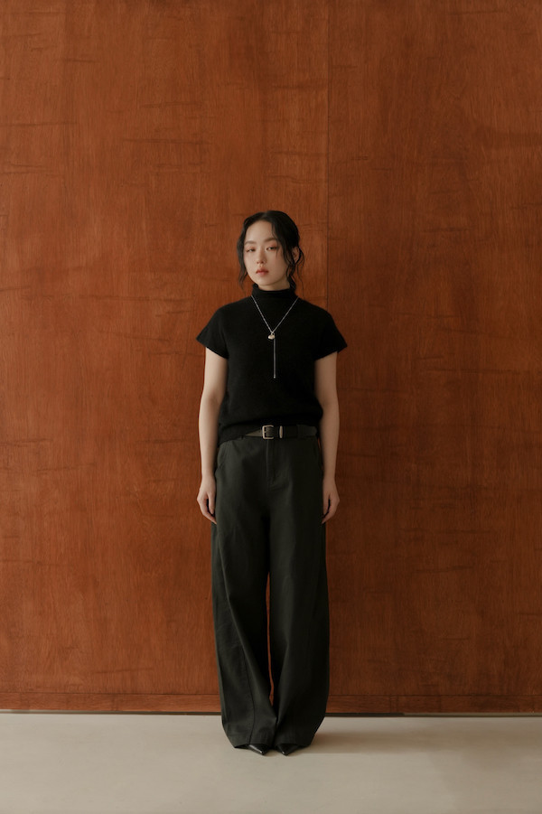 彎刀剪裁落地牛仔褲(灰黑) 