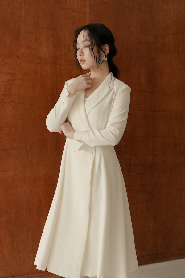 西裝領收腰設計大衣(白) 
