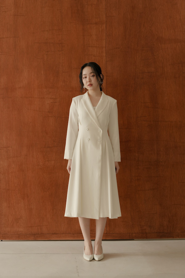西裝領收腰設計大衣(白) 