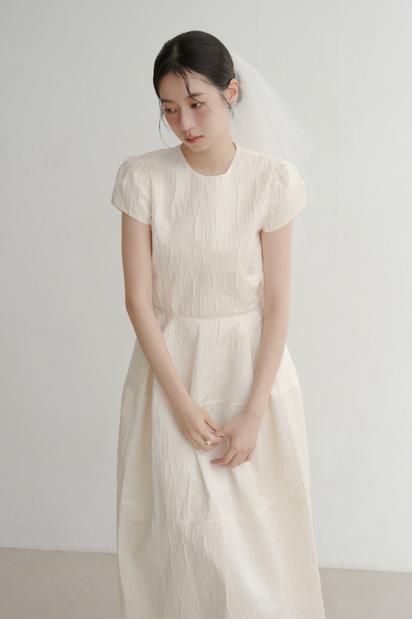 水波紋理立體剪裁洋裝(白) 