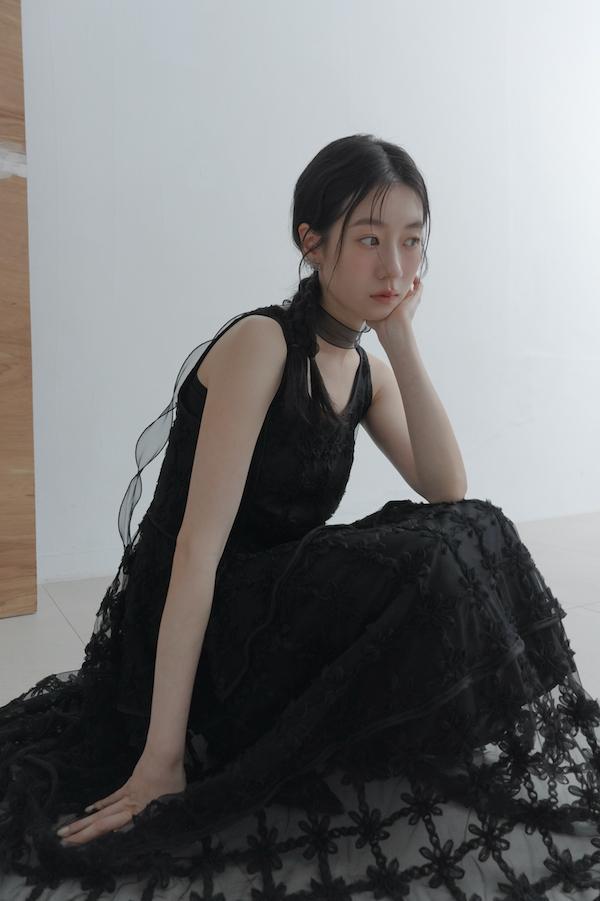 法式立體花朵紗剪裁洋裝(黑) 