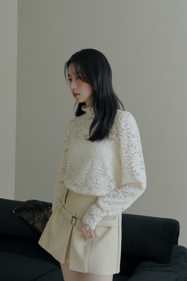 法式蕾絲花朵袖上衣(白) 
