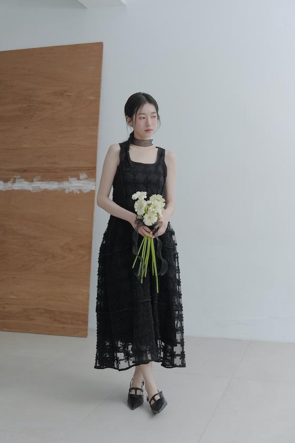 法式立體花朵紗剪裁洋裝(黑) 
