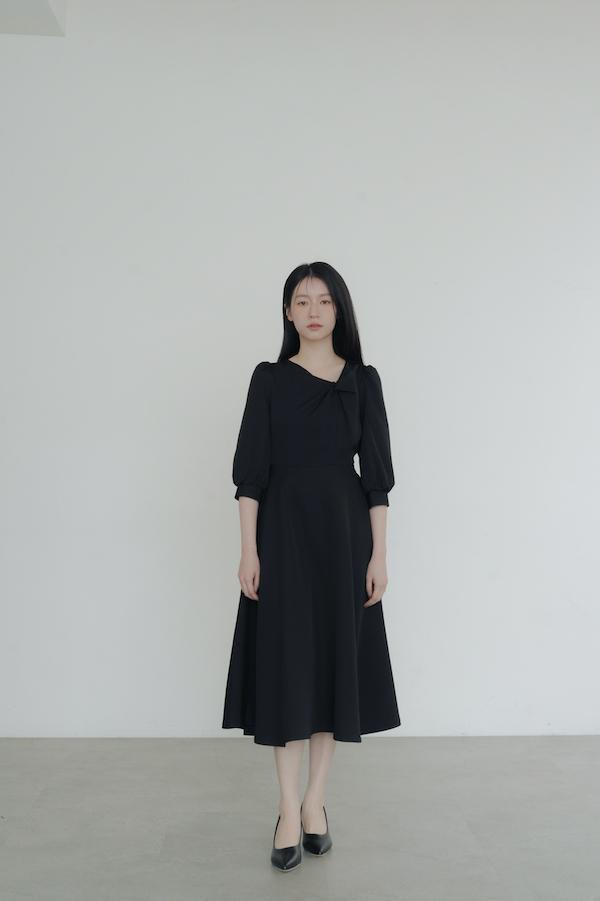 領口扭結七分袖洋裝(黑) 