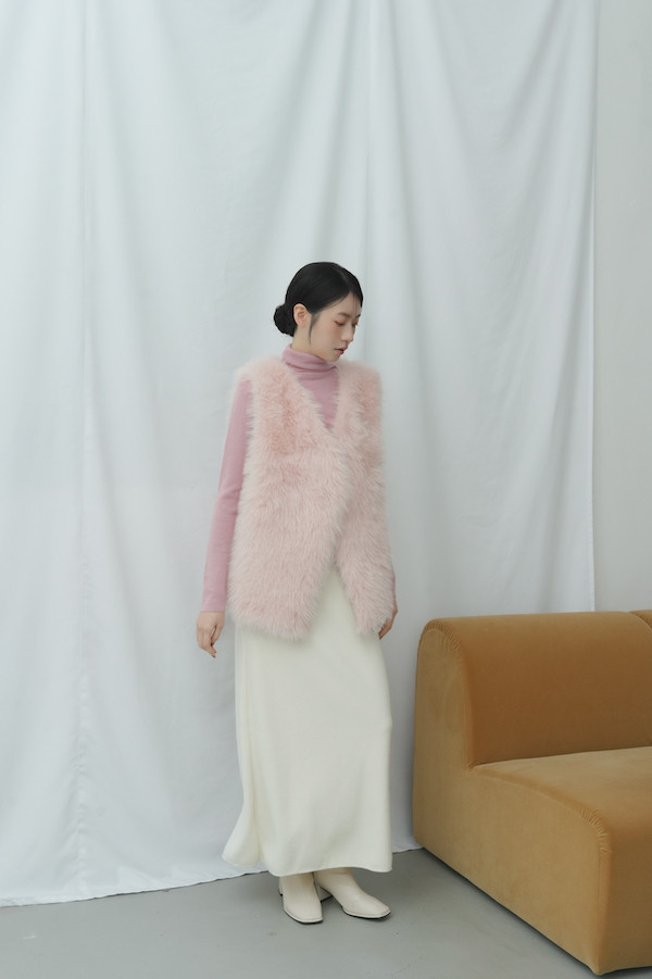 毛絨感Ｖ領光澤背心+上衣(粉) 