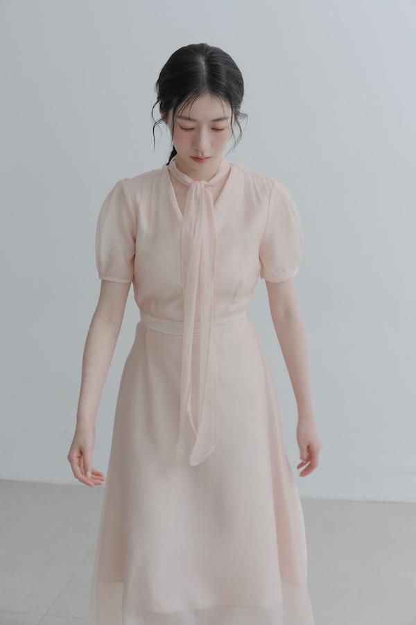 領巾小包袖天絲洋裝(淺粉) 